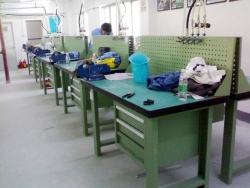 定做重型钳工工作台